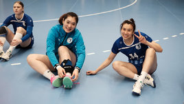 Гандболистки Цзинь Мэнцин и Гун Лэй