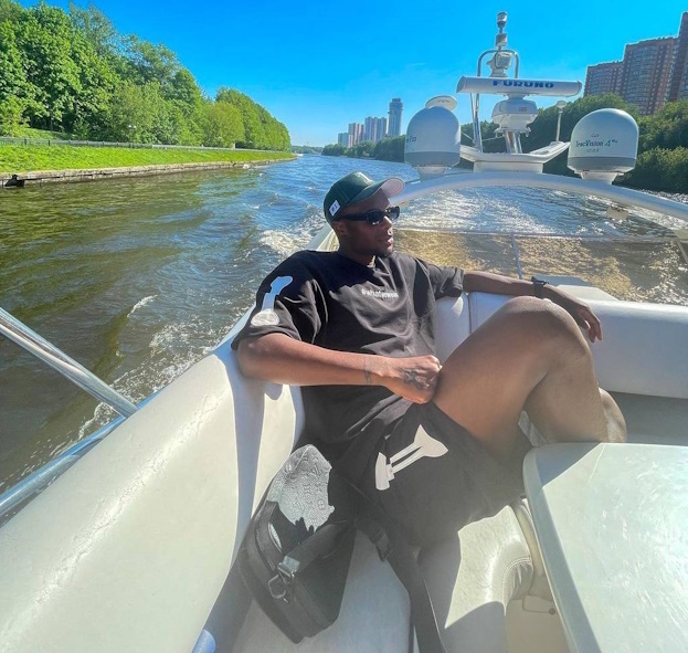 Кристофер Мартинс.