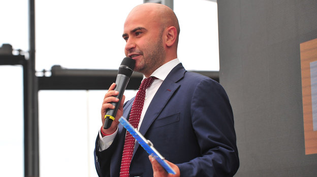 Нобель Арустамян. Комментатор Нобель Арустамян