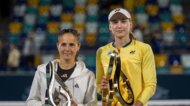 Дарья Касаткина и Елена Рыбакина на награждении.