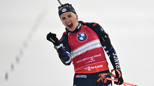 Жюлия Симон. Биатлонистка Жюлия Симон