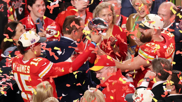 Звезды «Канзас-Сити» Патрик Махоумс и Трэвис Келси.