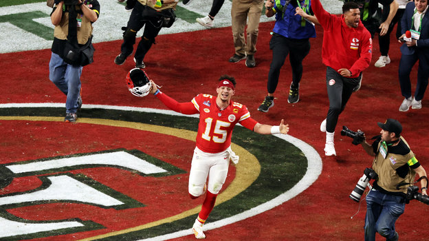 Игрок «Канзас-Сити» Патрик Махоумс после победы.