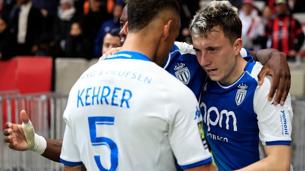 Полузащитник «Монако» Александр Головин (справа).