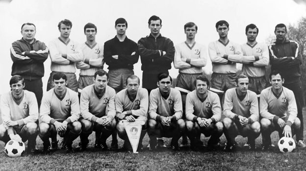 «Динамо» в 70-е с Евгением Жуковым (сидит, второй справа).