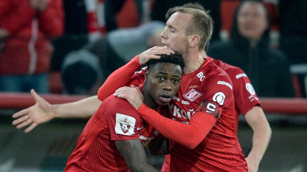 Квинси Промес и Денис Глушаков. Футболисты Квинси Промес и Денис Глушаков