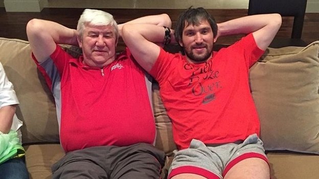 Александр Овечкин (справа) со своим отцом Михаилом. Александр Овечкин и его отец Михаил