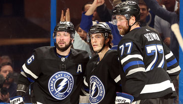 Никита Кучеров с Брэйденом Пойнтом и Виктором Хэдманом.