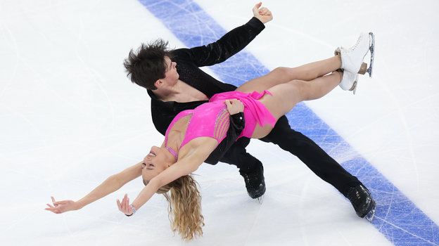 Фигуристы Софья Леонтьева и Даниил Горелкин