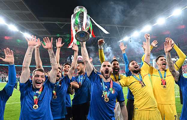 Сборная Италии празднует победу на Евро-2020.
