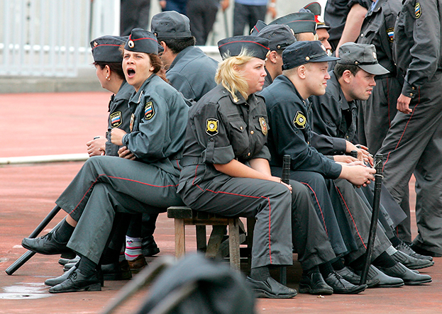 Милиция образца 2006 года.