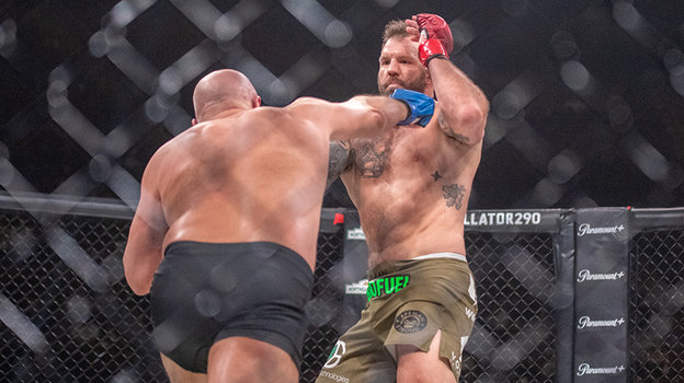 Бой Федора Емельяненко и Райана Бейдера.