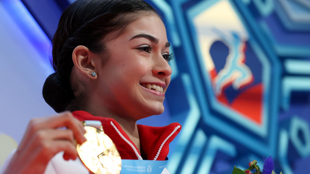 Аделия Петросян с золотой медалью Спартакиады.