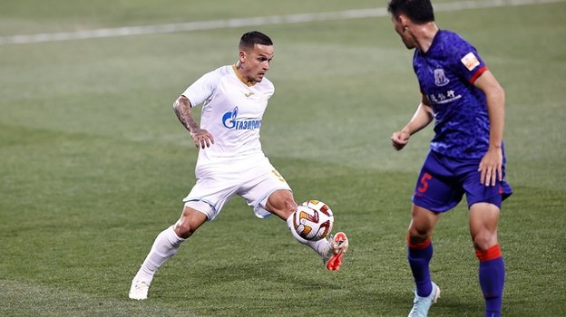 Артур в товарищеском матче «Зенита» с «Шанхай Шэньхуа».