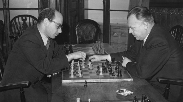 Давид Бронштейн и Александр Толуш. Шахматисты Давид Бронштейн и Александр Толуш