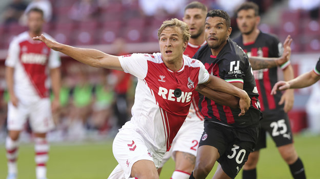 Тимо Хюберс с камерой MindFly на груди во время матча. Тимо Хюберс с камерой на груди во время матча