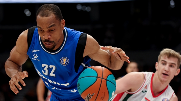 Винс Хантер (в синей майке).