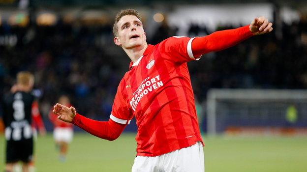 Гус Тил. Футболист Гус Тил