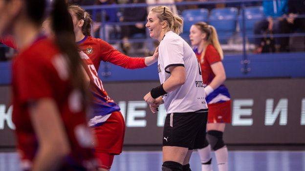 Анна Сень. Гандболистка Анна Сень в матче против ЦСКА