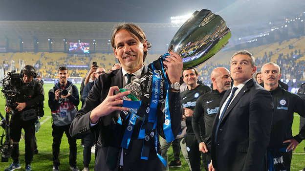 Симоне Индзаги с Кубком Италии.