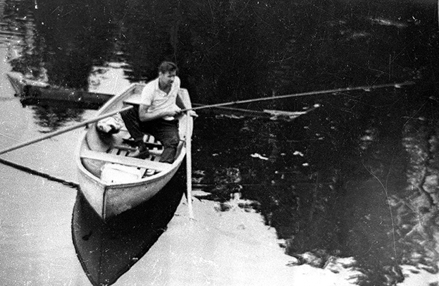 Лев Яшин на рыбалке.