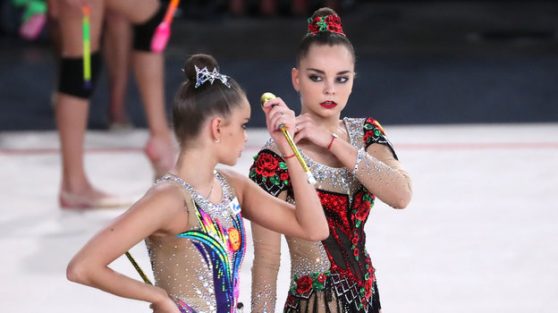 Арина Аверина (справа) и Дина Аверина на турнире Olympico Cup-2021.