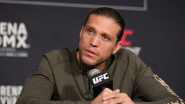 Топ-боец UFC всю ночь сидел в больнице в общей очереди с уголовниками. И это после избиения в титульнике!