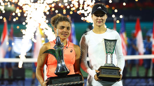 Жасмин Паолини (слева) и Анна Калинская с трофеями.