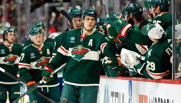 Игроки «Миннесоты» в матче против «Ванкувер Кэнакс».