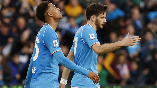 Сириль Нгонге и Хвича Кварацхелия. Футболисты Сириль Нгонге и Хвича Кварацхелия