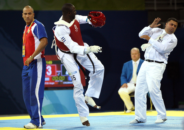 Анхель Валодя Матос Фуэнтес ударил судью на Играх-2008. Анхель Валодя Матос Фуэнтес ударил судью на Играх-2008