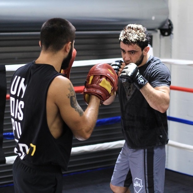 Лоик Раджабов (справа).