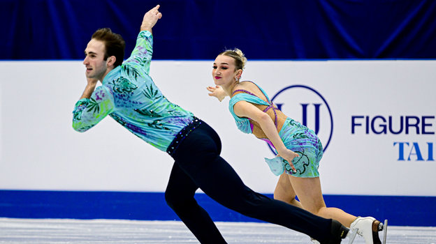 Анастасия Метелкина и Лука Берулава во время короткой программы на юниорском чемпионате мира. Фигуристы Анастасия Метелкина и Лука Берулава.