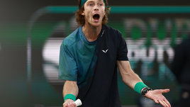 «Ты дебил. Как ты не видел?» Рублева дисквалифицировали за оскорбление судьи