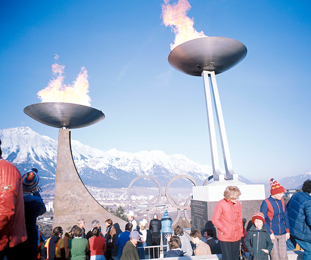 Олимпийский огонь на Олимпиаде в Инсбруке в 1976 году.