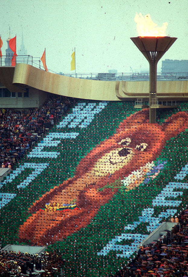 Церемония зажжения олимпийского огня на Олимпиаде в Москве.