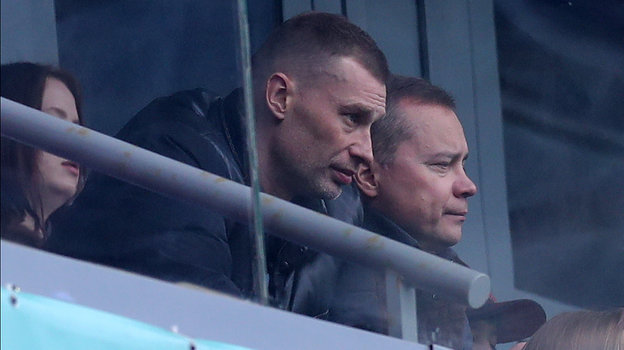 Алексей Березуцкий налюдает за игрой ЦСКА с трибуны