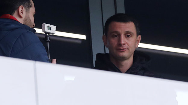 Алан Дзагоев на трибуне стадионе