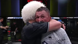 Дебютант из Казахстана уронил брата Хабиба! Но Умар Нурмагомедов все равно победил — спасибо борьбе