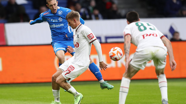 Футболисты Ярослав Гладышев и Илья Самошников