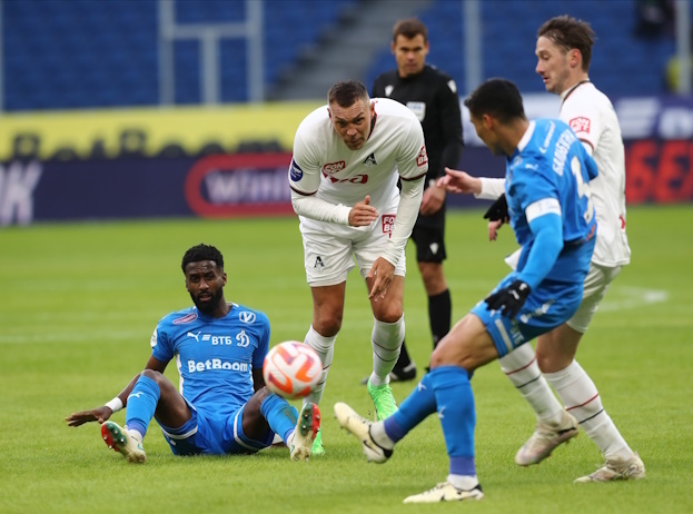 Артем Дзюба в матче с «Динамо».