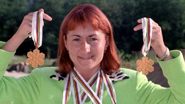 Елена Вяльбе с медалями чемпионата мира. 1997 год.