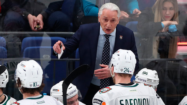 Зинэтула Билялетдинов. Главный тренер «Ак Барса» Зинэтула Билялетдинов.