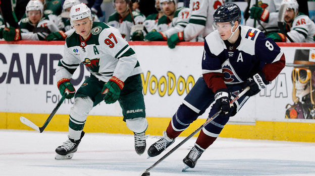 Кэйл Макар (№8) и Кирилл Капризов.