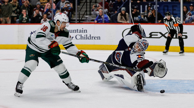 Александр Георгиев отражает буллит Матса Зуккарелло.