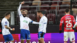 Футболисты «Факела» празднуют гол в ворота «Спартака»