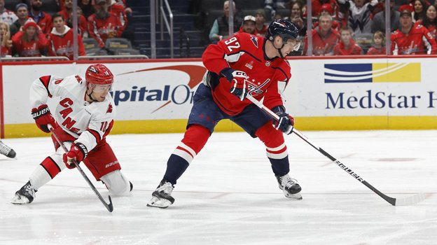 Евгений Кузнецов в матче «Вашингтона» и «Каролины» 5 января.