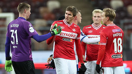 Александр Беленов, Александр Соболев и Наиль Умяров после матча «Спартак» — «Факел»