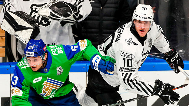 Чарльз Робинсон (справа).