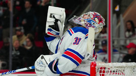 Дуэль русских вратарей в НХЛ: феноменальный Шестеркин остановил «Каролину» с Кузнецовым